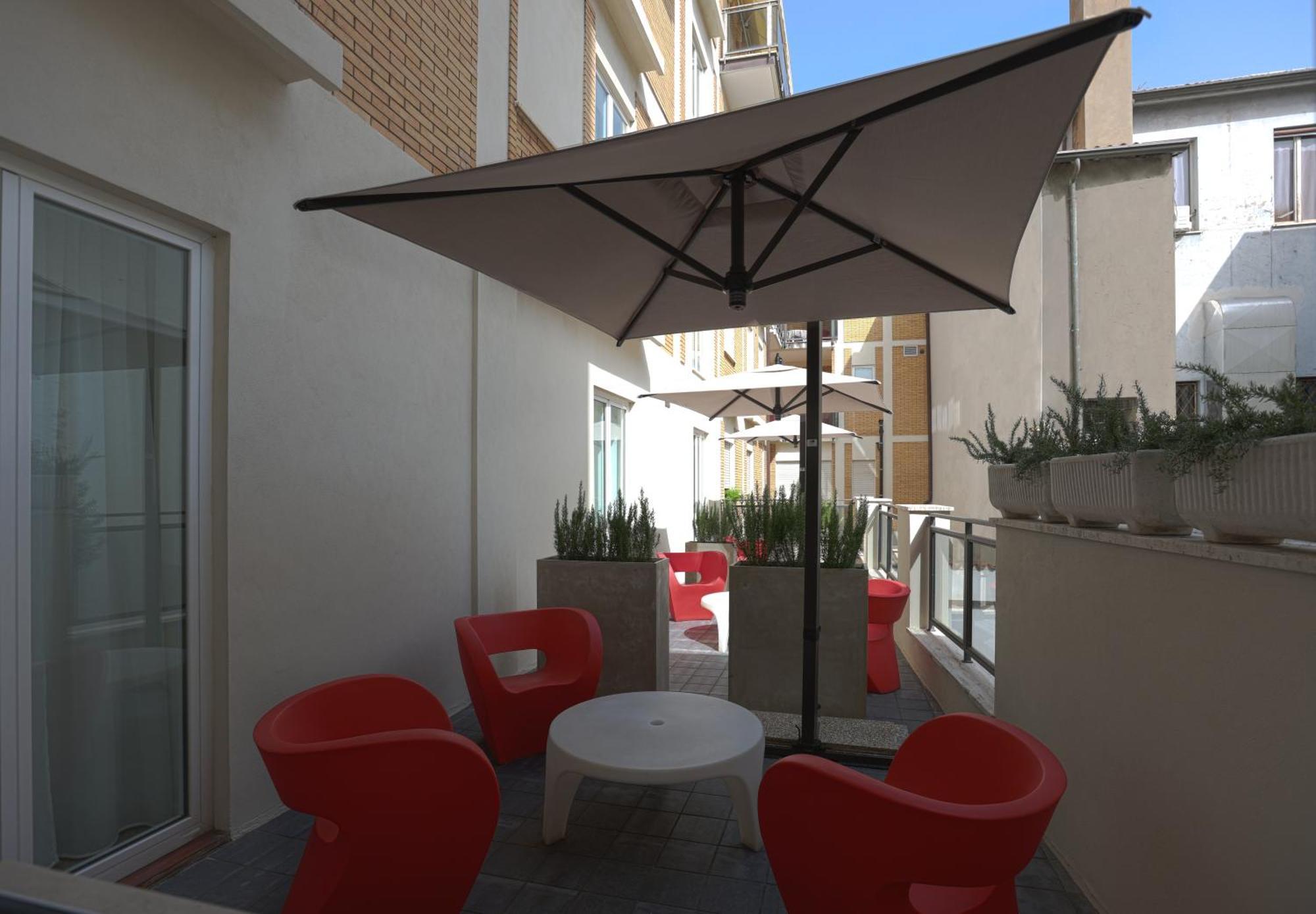 Duomo Hotel Римини Екстериор снимка